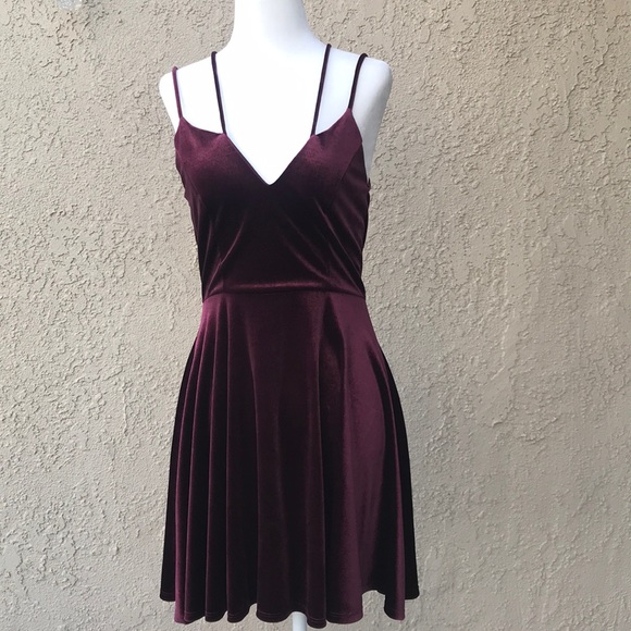 Gorgeous Maroon Windsor Velvet Dress. Size M. - Picture 1 of 3